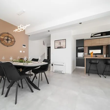 Andro Ii * Makarska